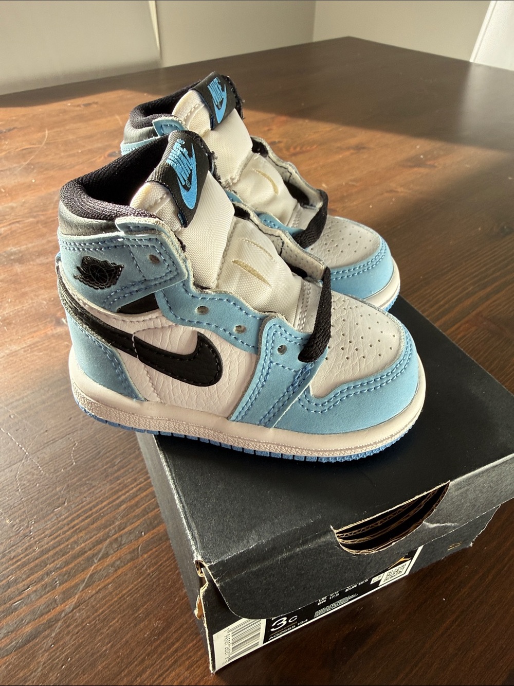 Nike Kids' Air Jordan 1 Mid White/Light Blue/Black Sneakers